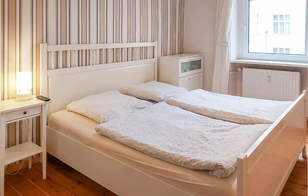 1 Bedroom Gorgeous Apartment In Berlin 0*,